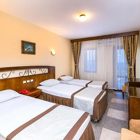 菲罗斯俱乐部酒店 3*