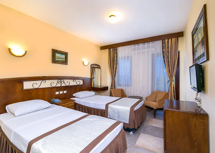 Club Phellos Szálloda 3*