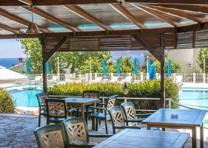 Club Phellos Hotel 3*