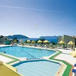 מלון Club Phellos 3*